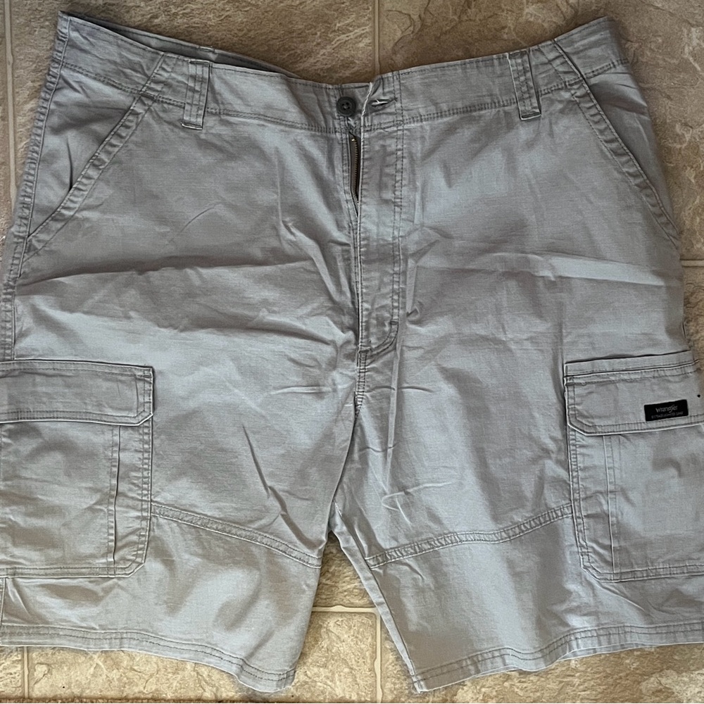 Wrangler Light Gray Cargo Shorts